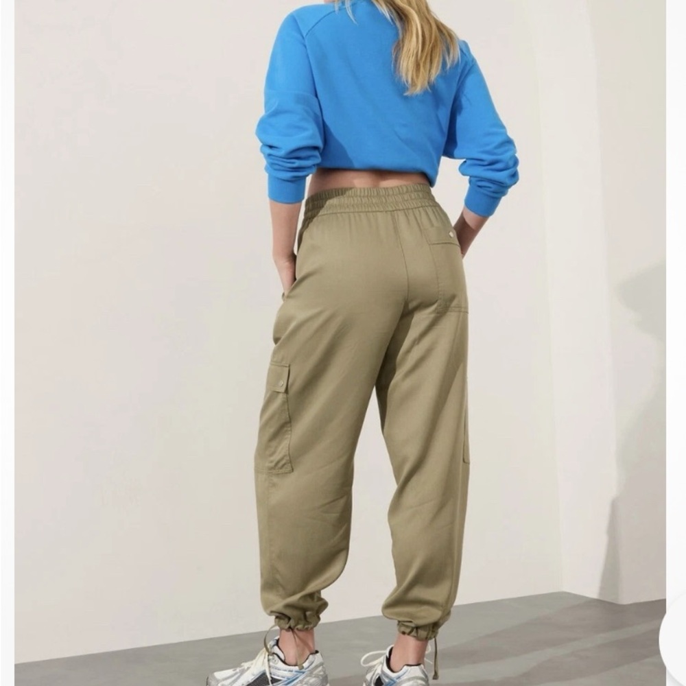 Athleta Celestial High Rise Utility Pant Size XL Olive jogger pants B066 - Picture 11 of 13